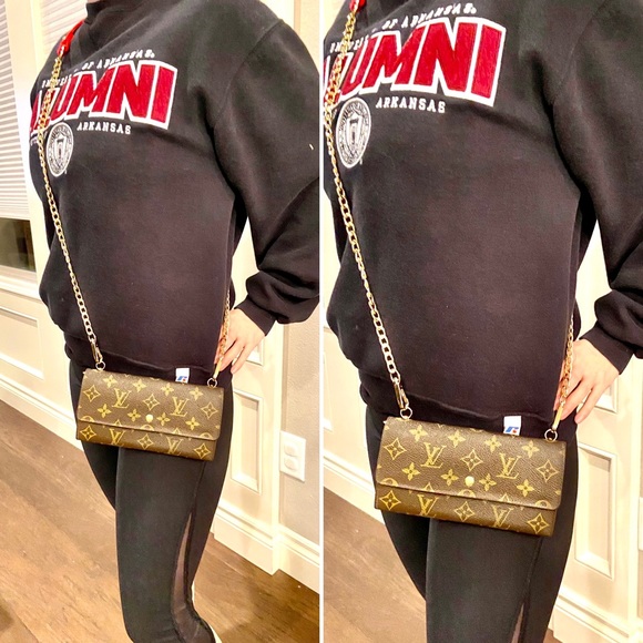 Louis Vuitton Sarah Wallet Crossbody - Picture 10 of 10